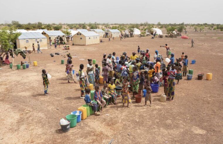 Burkina Faso face à la violence : un massacre yihadiste endeuille barsalogho et met en lumière les défis sécuritaires