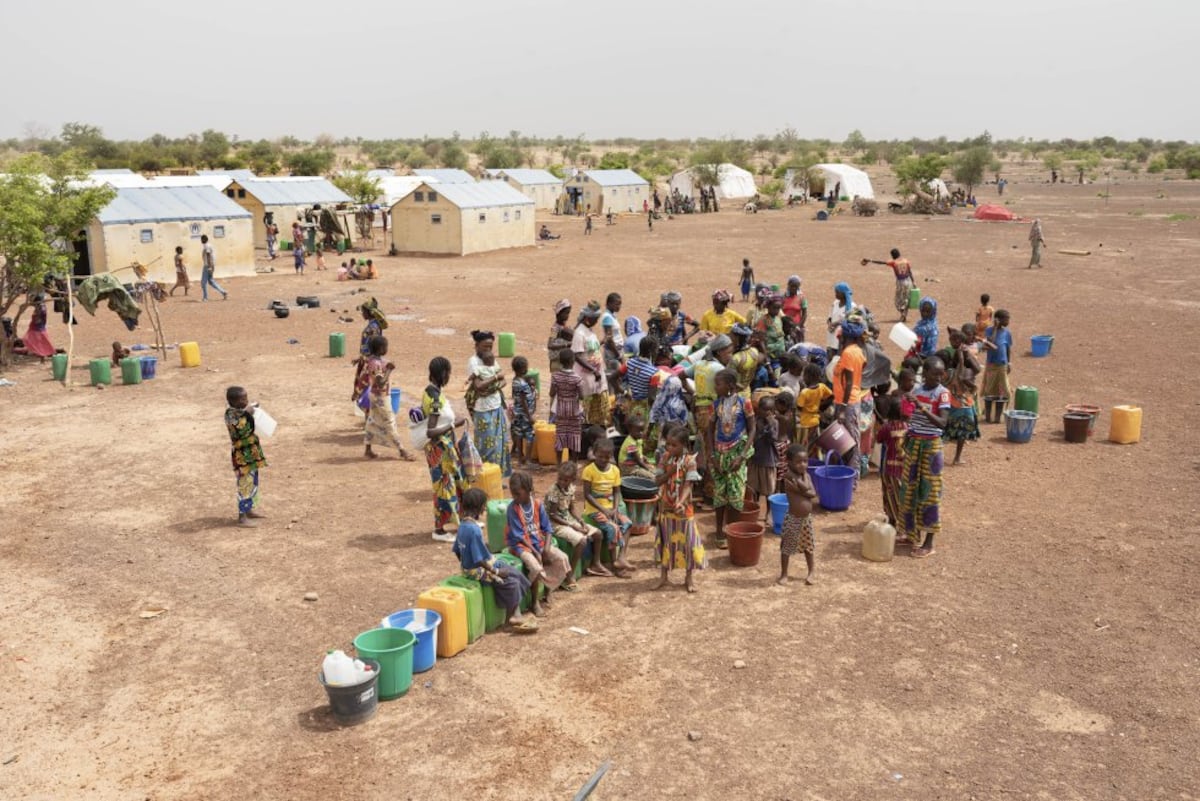 Burkina Faso face à la violence : un massacre yihadiste endeuille barsalogho et met en lumière les défis sécuritaires