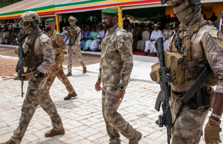 Mali : la junte renforce son contrôle en muselant la société civile
