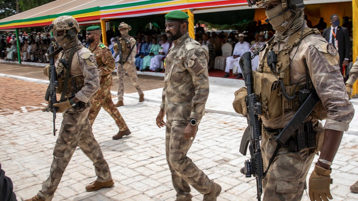 Mali : la junte renforce son contrôle en muselant la société civile