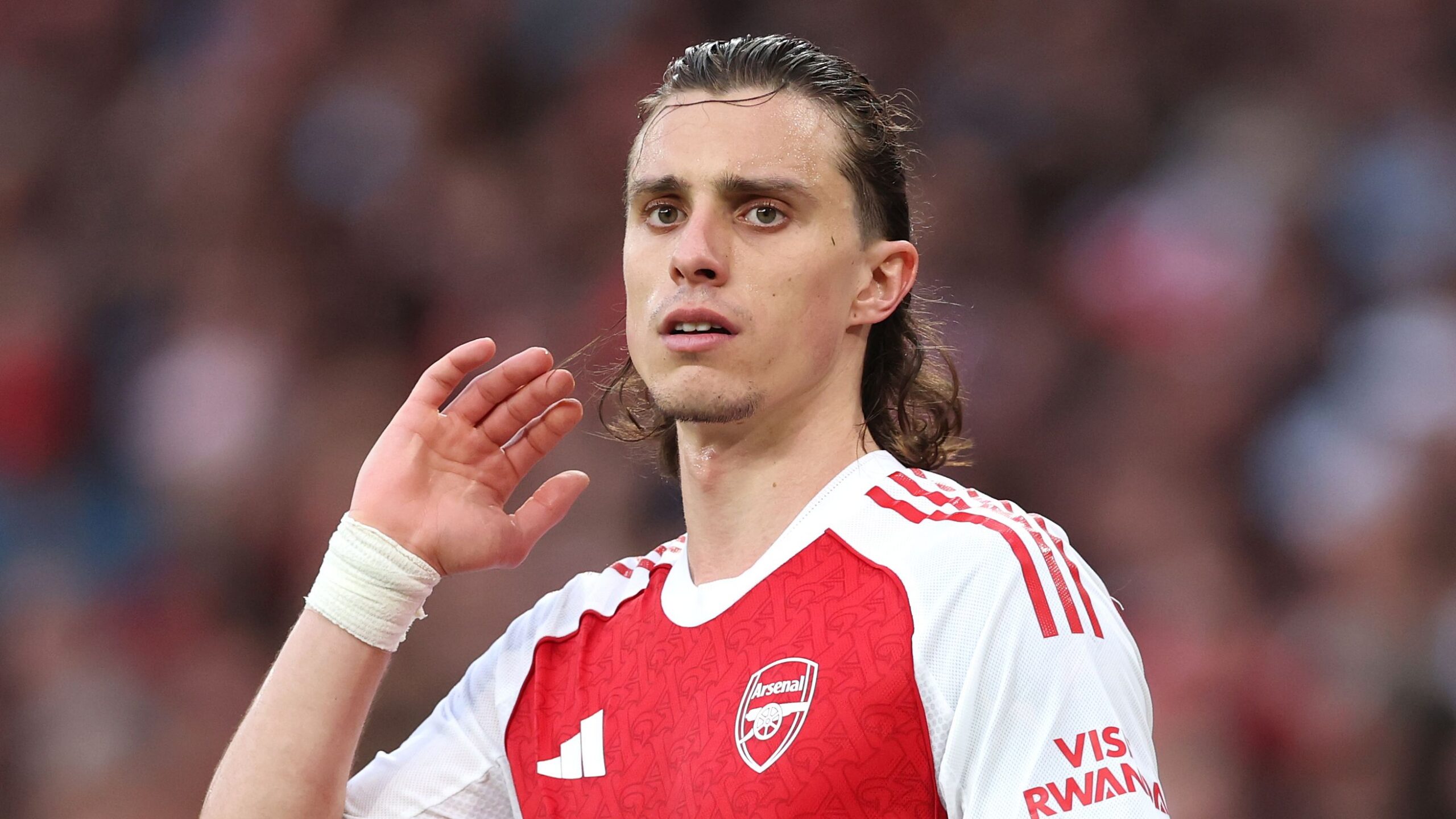 Calafiori célèbre le titre d’arsenal en premier league, un rêve d’enfance enfin réalisé