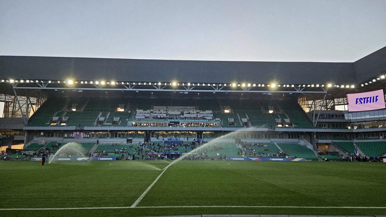 Duel décisif en Ligue 1 : l&rsquo;ASSE affronte Nice en barrage aller