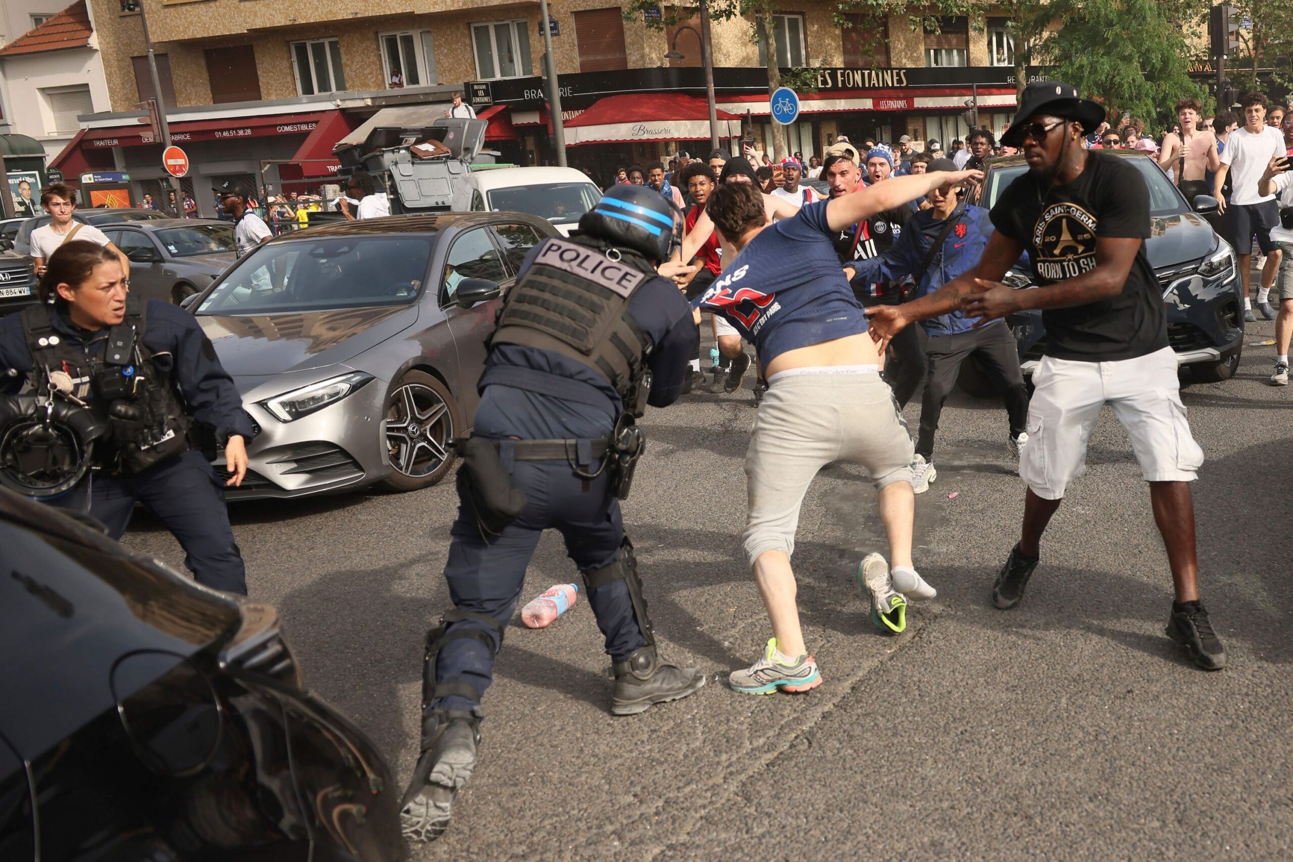 Ambiance électrique pour la finale de la ligue des champions à porte de saint-cloud