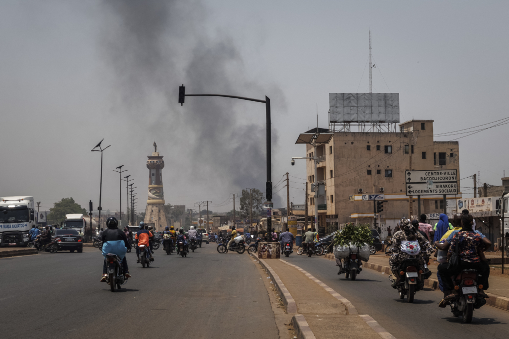 Bamako bloquée : le GSIM menace la sécurité des civil·e·s au Mali