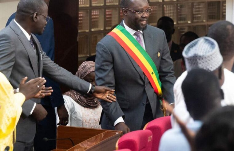 Sénégalaise : la tension entre leader charismatique et institutions démocratiques