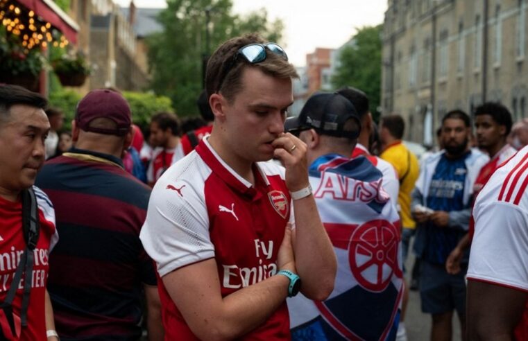 Fair-play des supporters d&rsquo;arsenal après leur défaite serrée face au psg en ligue des champions