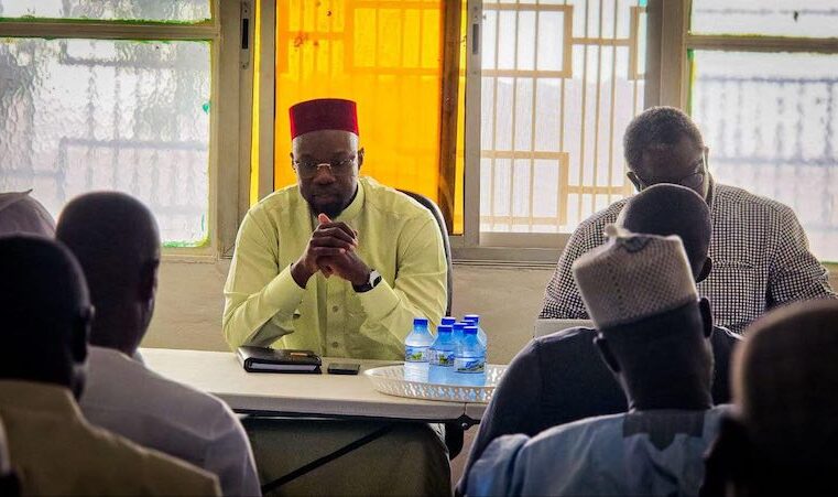 Ousmane Sonko réunit son équipe politique en urgence