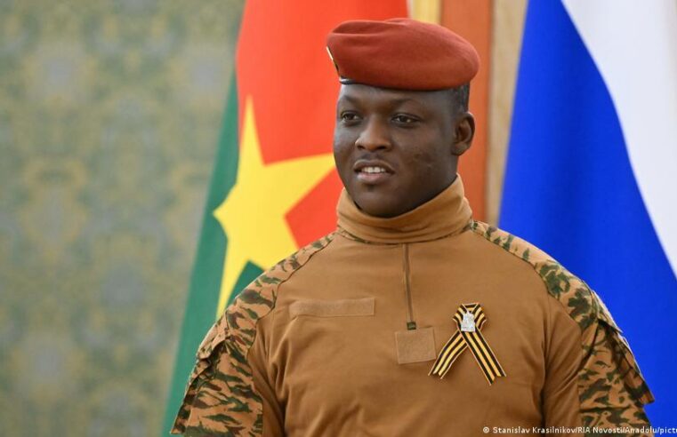 Restrictions libertés Burkina Faso : quand la junte musèle les critiques