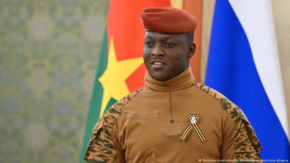 Restrictions libertés Burkina Faso : quand la junte musèle les critiques