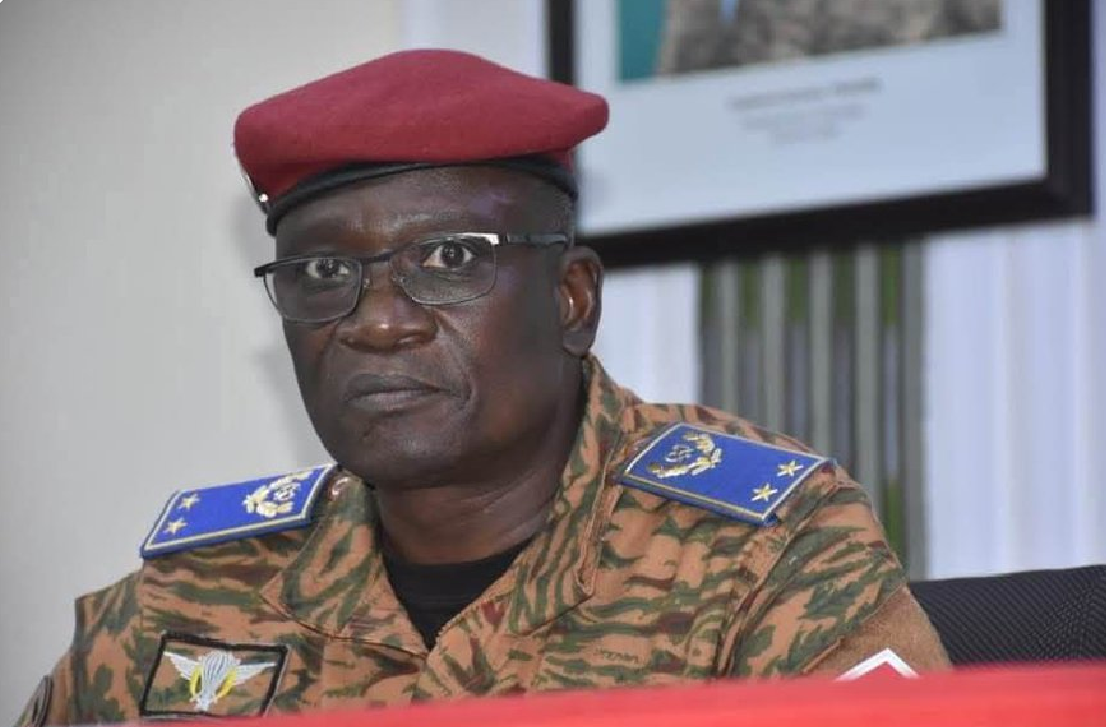 Scandale militaire au Burkina Faso : 170 millions de fcfa disparus chez le ministre de la défense