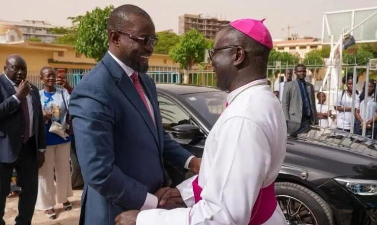 Ousmane Sonko à Popenguine : une rencontre empreinte de spiritualité avant le pèlerinage marial