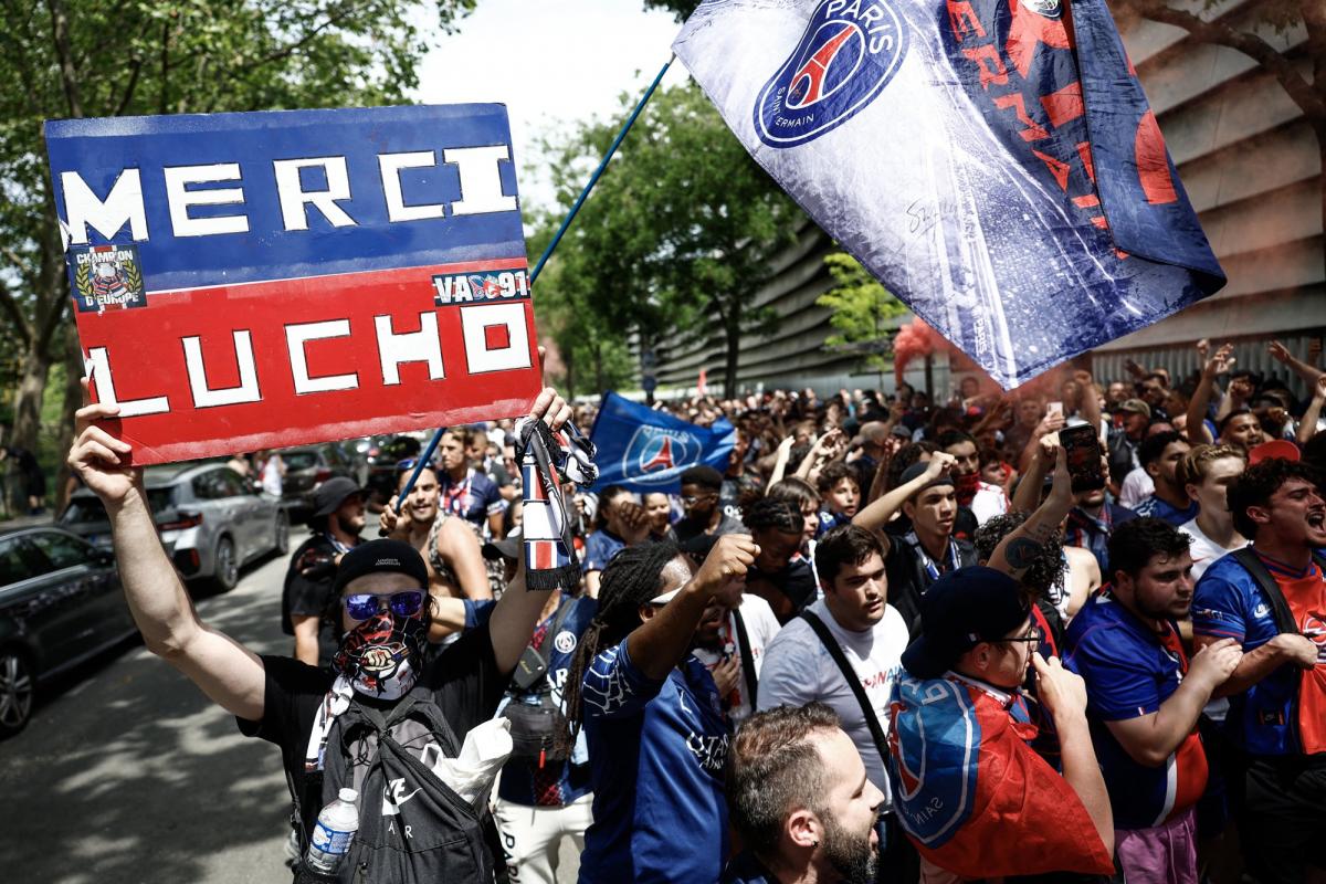 La ferveur des supporters parisiens s’empare du Parc des Princes avant le choc contre Arsenal