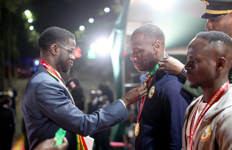 Sénégal : la controverse des primes de Bassirou Diomaye Faye agite le football
