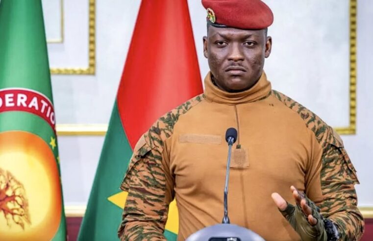La junte du Burkina Faso suspend et dissout près de mille associations