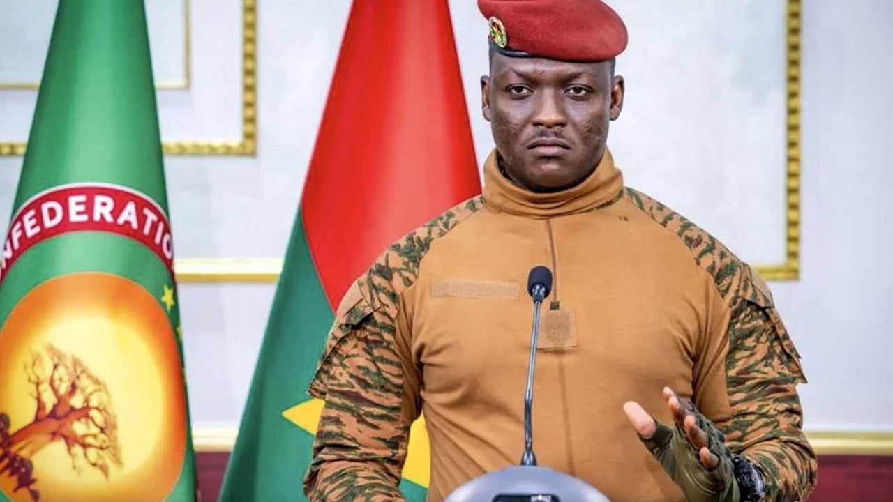 La junte du Burkina Faso suspend et dissout près de mille associations