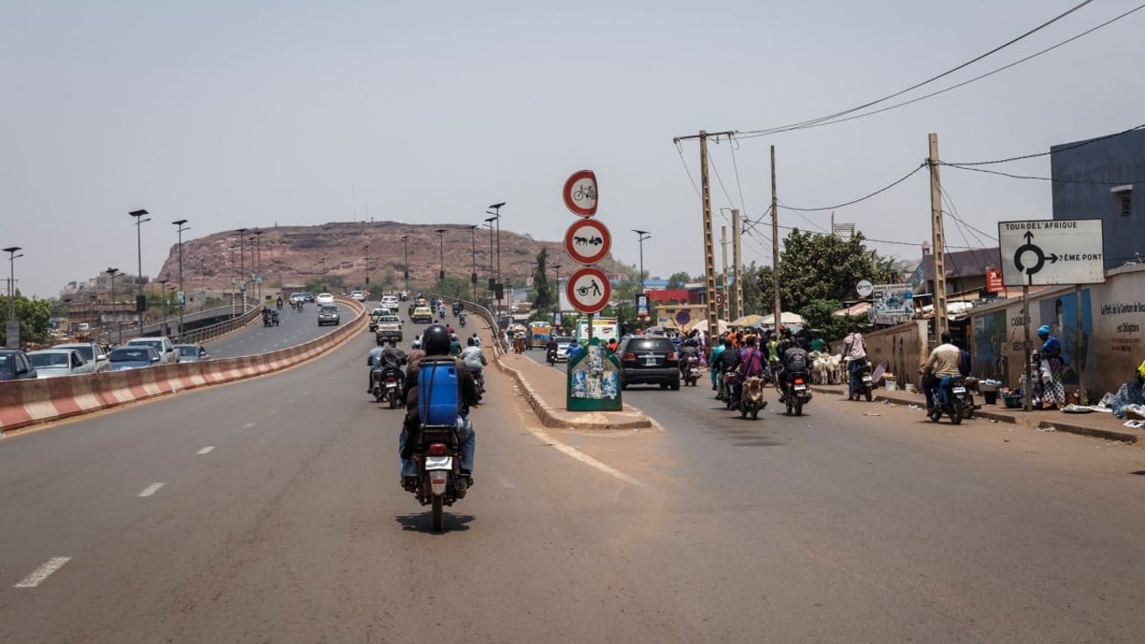 Bamako sous pression : les transporteurs routiers cessent leurs activités face à l&rsquo;insécurité