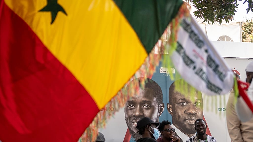Crise politique au Sénégal : le président faye limoge son premier ministre sonko