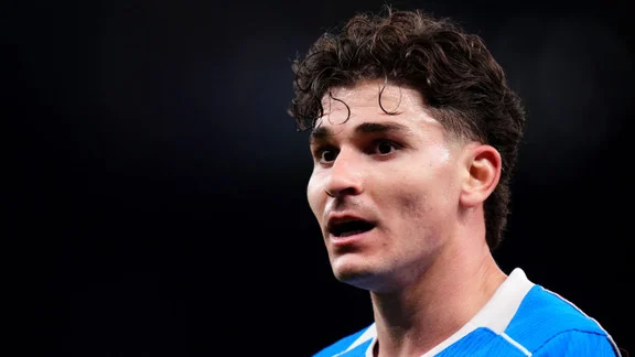 Julian Alvarez avec le maillot du PSG