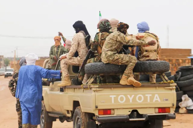 Combattants touaregs du Front de libération de l'Azawad (FLA) lors d'un congrès à Kidal en août 2022
