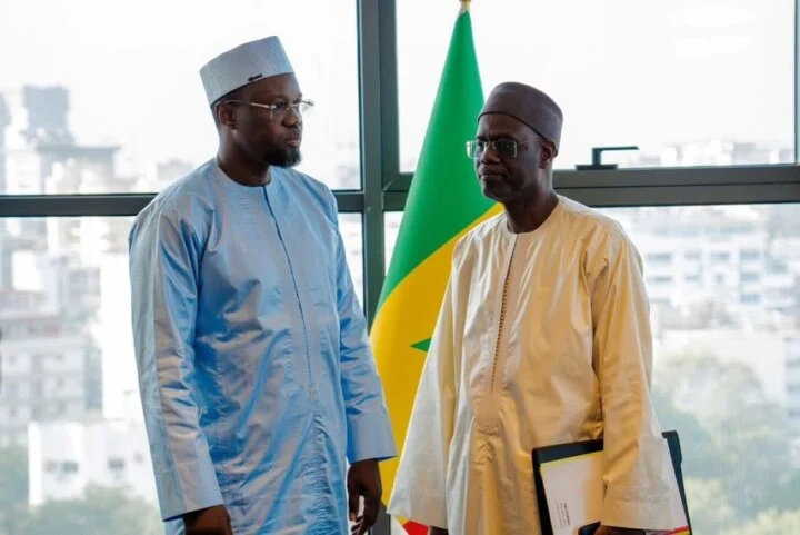 passation de service à la Primature passation de service entre le Premier ministre sortant Ousmane Sonko et son successeur Ahmadou Al Aminou Lo