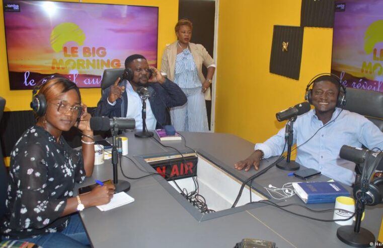 Au Cameroun, des jeunes journalistes résistent à la pression médiatique