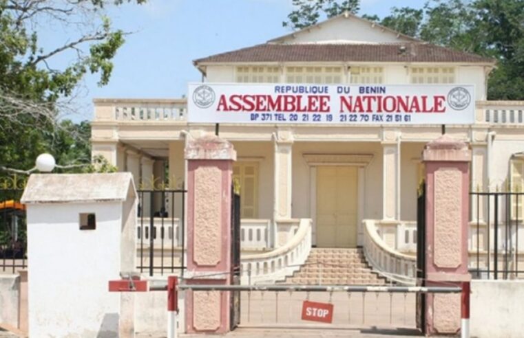 Les députés béninois attribuent la fonction de médiateur au premier vice-président du ces
