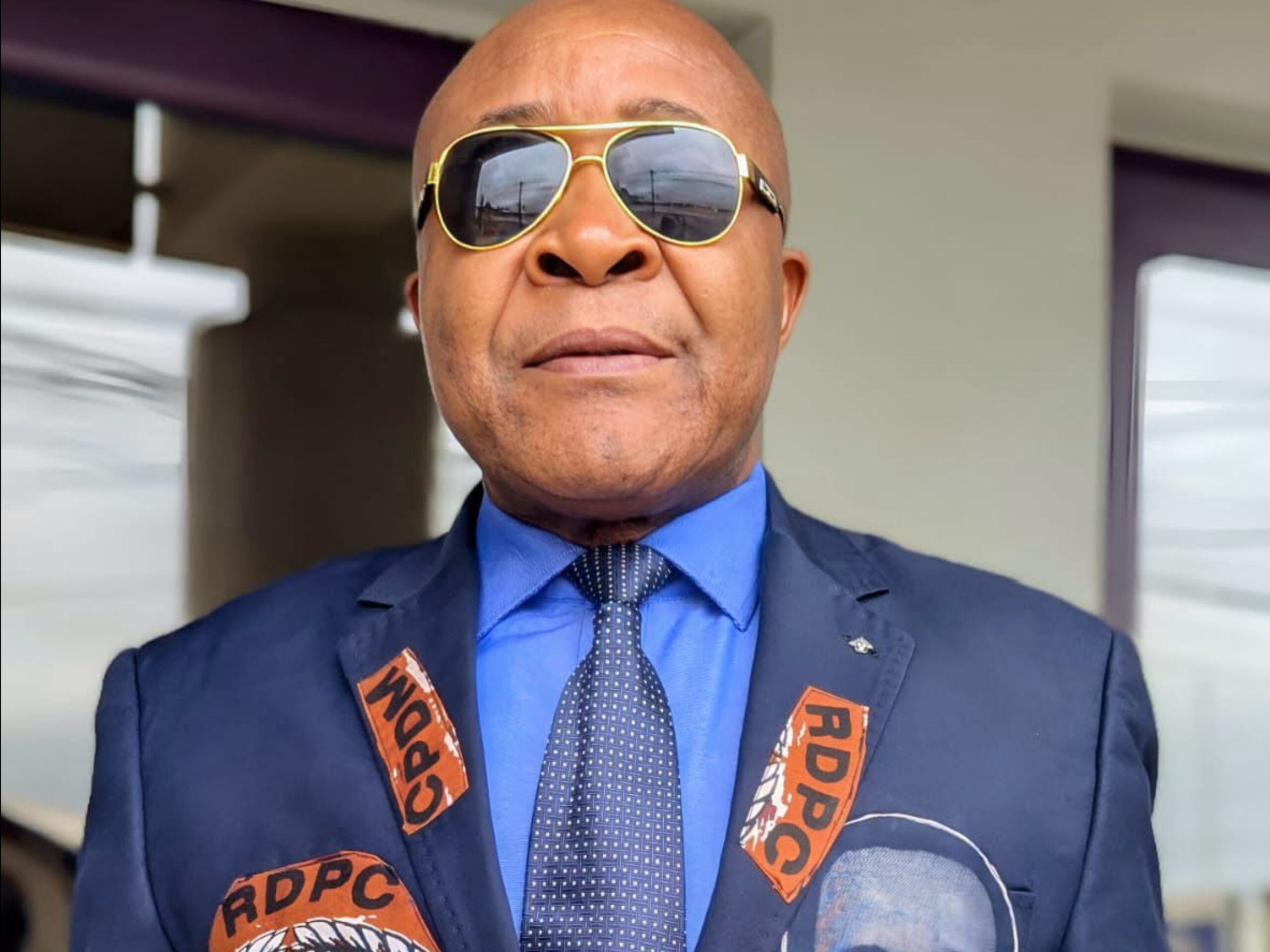 Agression à l&rsquo;aéroport de Douala : le pr Jean Gatsi dit payer son soutien à Paul Biya