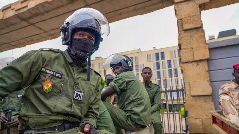 Nouvelle attaque sanglante à l&rsquo;aéroport de Niamey : le Niger face aux défis sécuritaires