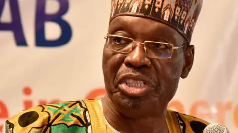 Issa Tchiroma Bakary dénonce un pillage de plus de 10 000 milliards au Cameroun