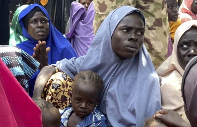 Nigeria: plus de 400 anciens otages de Boko Haram remis aux autorités