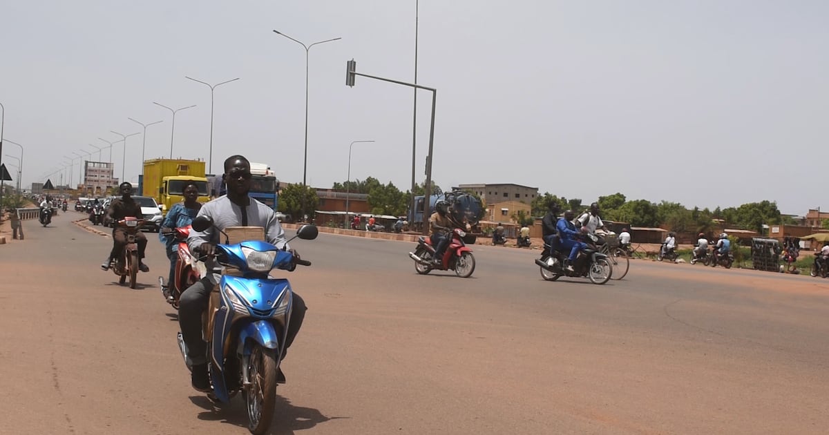 L&rsquo;autorisation des motos Mio sur les pistes cyclables au Burkina Faso : entre innovation et inquiétude