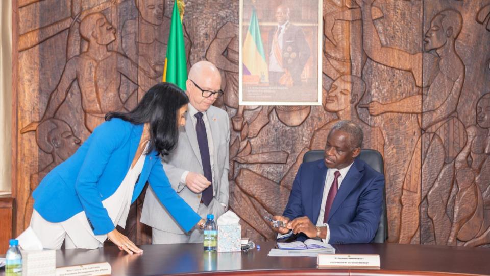 Le Gabon renforce sa lutte antifraude avec des timbres d&rsquo;accise de nouvelle génération