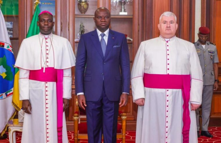 Gabon : cinq ambassadeurs remettent leurs lettres de créance au président