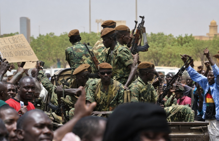 Au Mali, l&rsquo;illusion souverainiste de la junte mise à nu par l&rsquo;offensive du JNIM