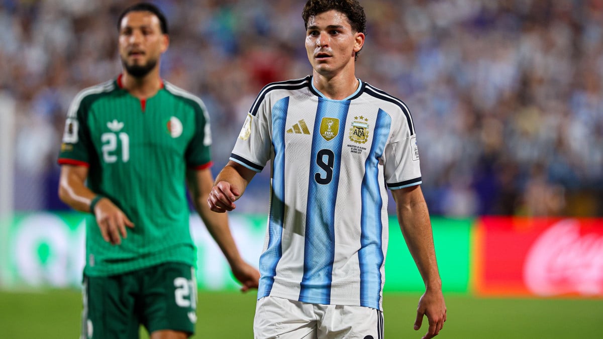Le feuilleton Julian Alvarez : Barcelone ou Paris, le bras de fer du mercato s&rsquo;intensifie