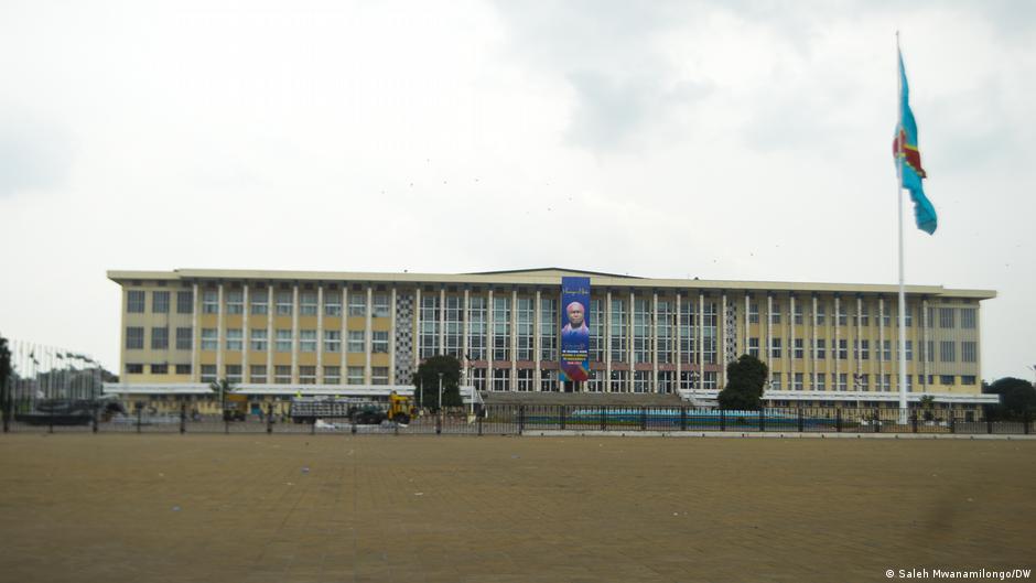 Réforme constitutionnelle en RDC : le débat s&rsquo;intensifie entre majorité et opposition