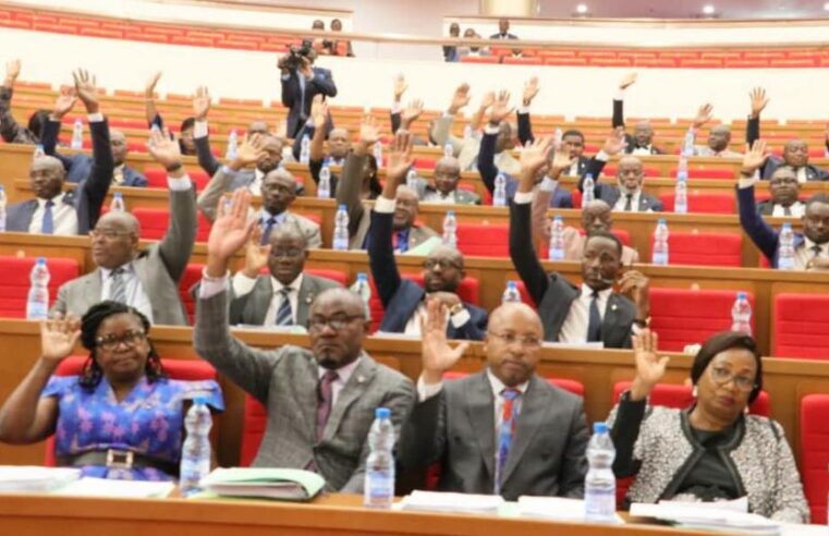 Le parlement gabonais adopte 18 lois majeures en une séance