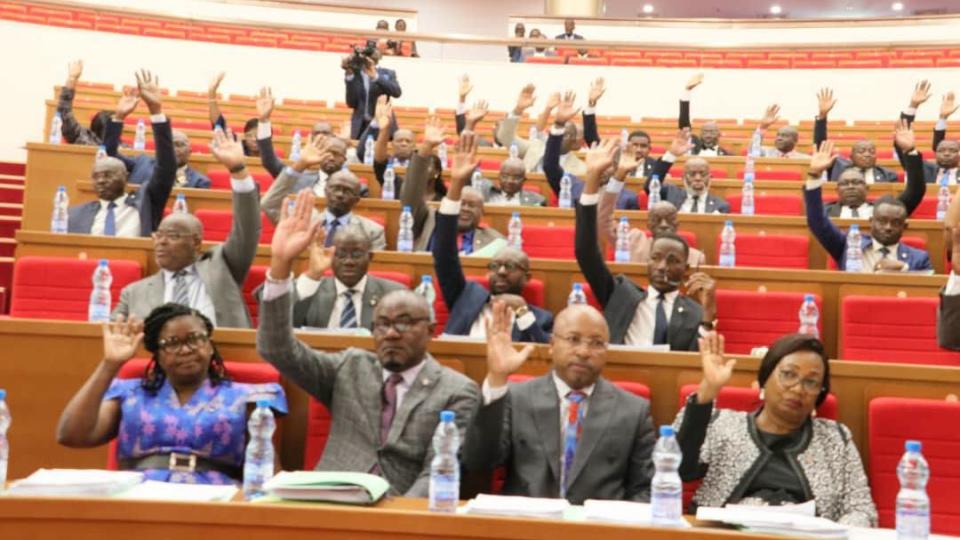 Le parlement gabonais adopte 18 lois majeures en une séance