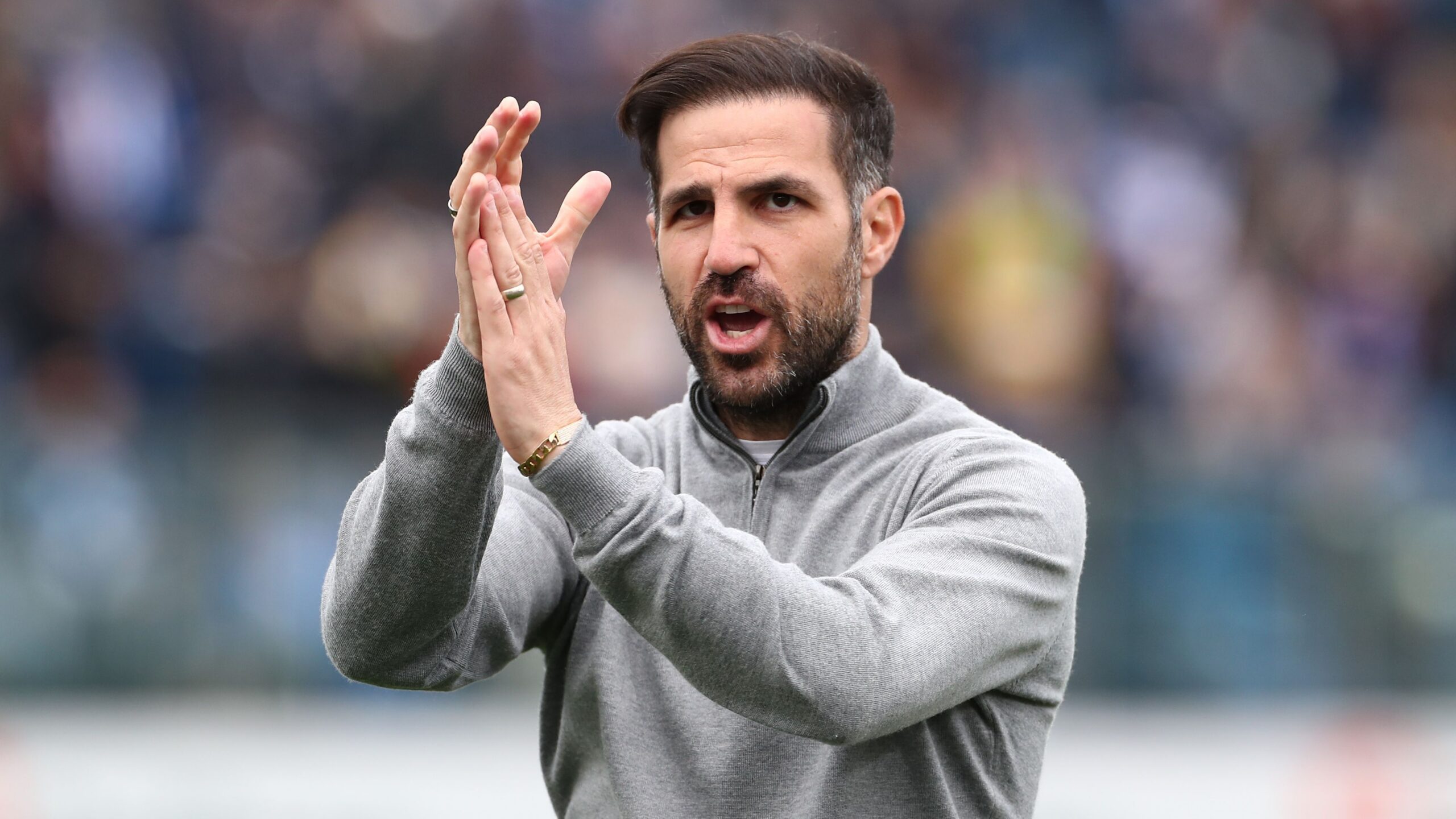 Cesc Fabregas retrouve l’emirates stadium pour un match amical avec comme