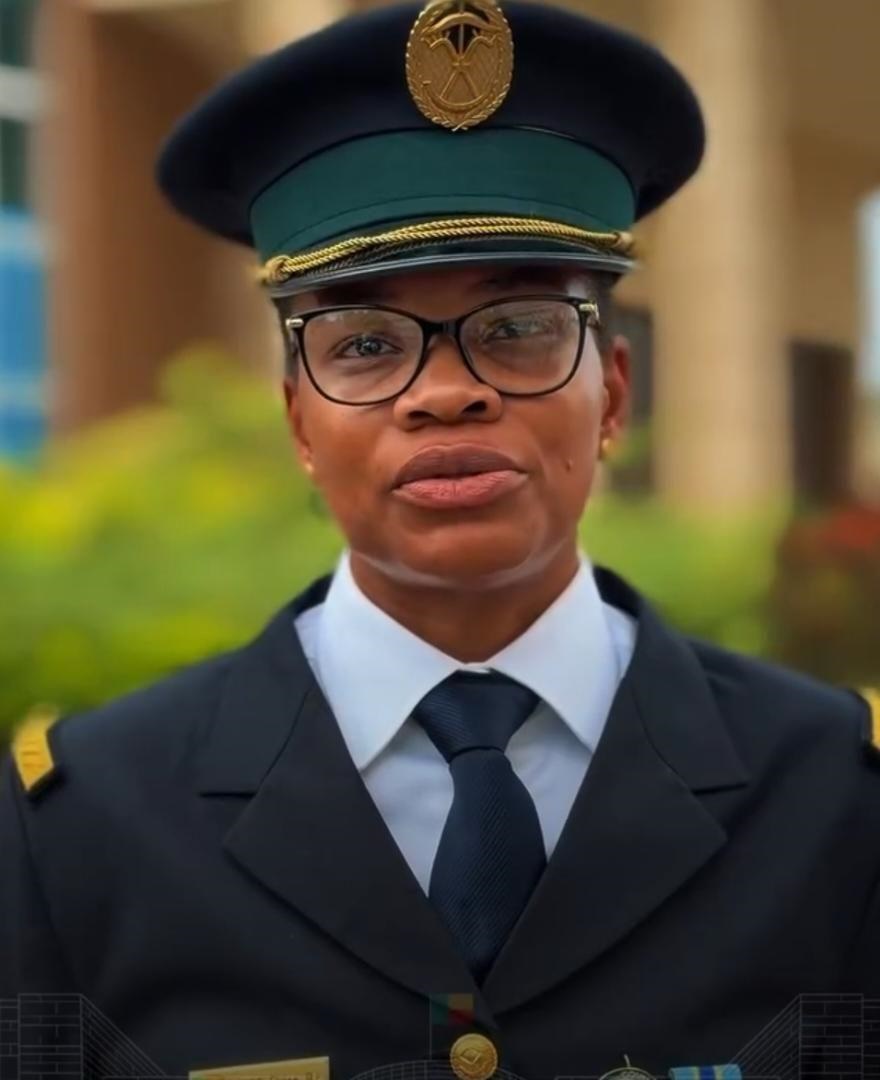 Capitaine Elvire Toupé, première femme aide de camp au Bénin