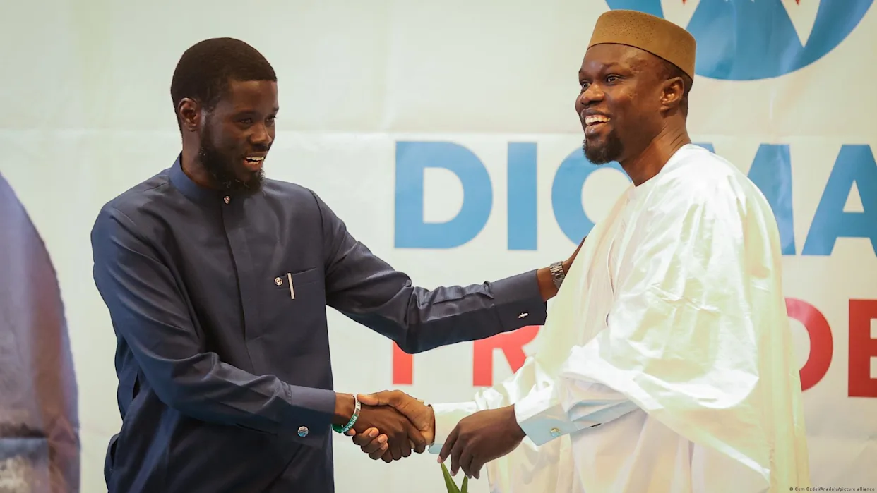 Les tensions entre Bassirou Diomaye Faye et Ousmane Sonko ont atteint leur paroxysme en juillet 2025, lorsque le Premier ministre de l'époque critiquait ouvertement l'autorité présidentielle.