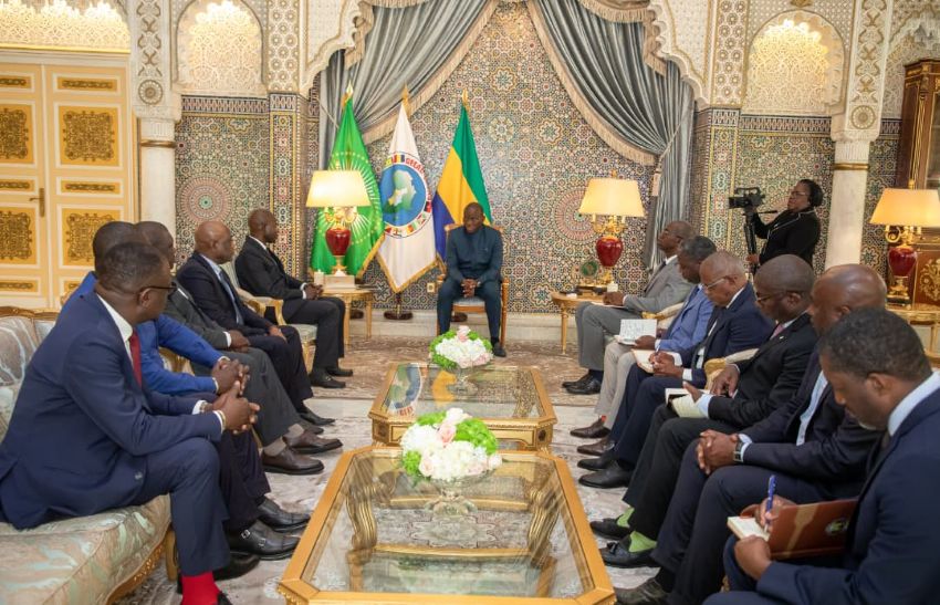 Le président gabonais en discussion avec la délégation du Groupe Coris Bank