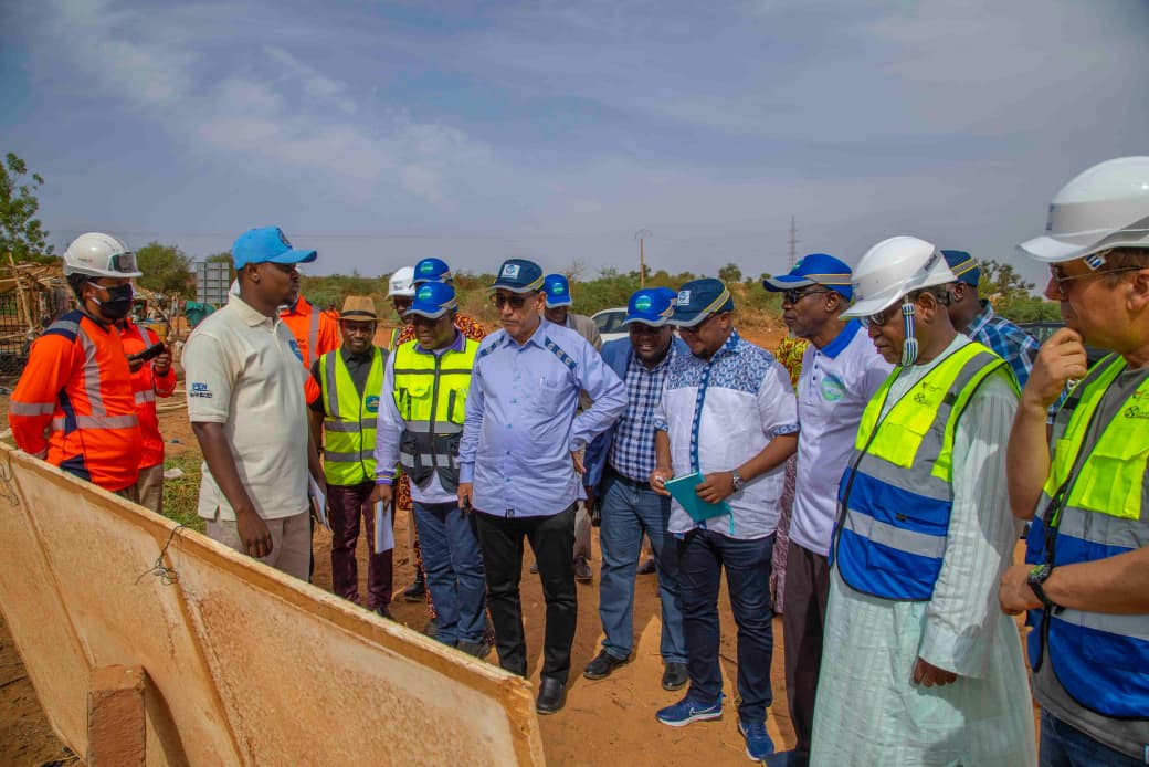 Visite du chantier de la troisième usine d'eau potable à Niamey par une délégation PISEN-Banque mondiale