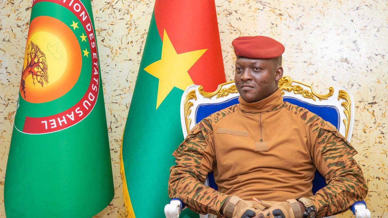 Milice numérique au Burkina Faso : le pouvoir de Traoré sous le feu des critiques