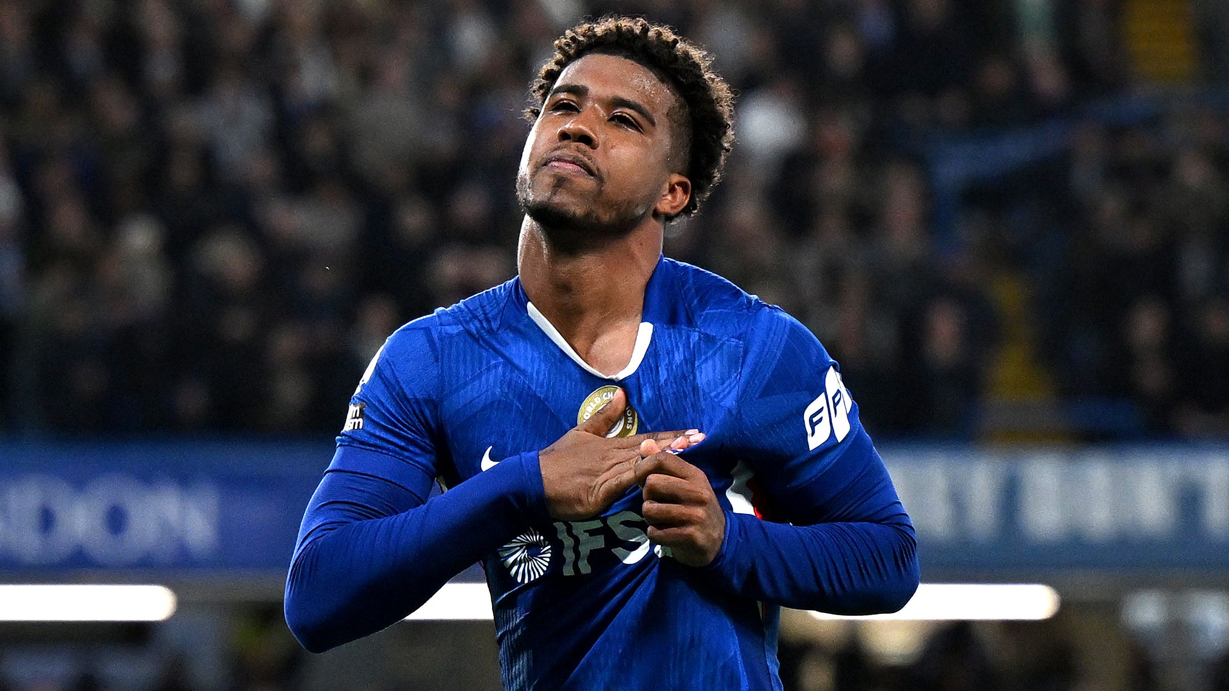 Le transfert surprise d&rsquo;andrey santos à manchester united divise les anciens joueurs