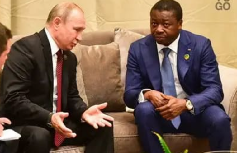 L&rsquo;expansion russe au Togo : une stratégie discrète aux lourdes conséquences