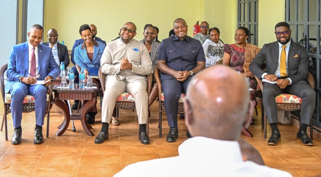 Tshisekedi envoie son envoyé spécial à Museveni pour renforcer la sécurité régionale