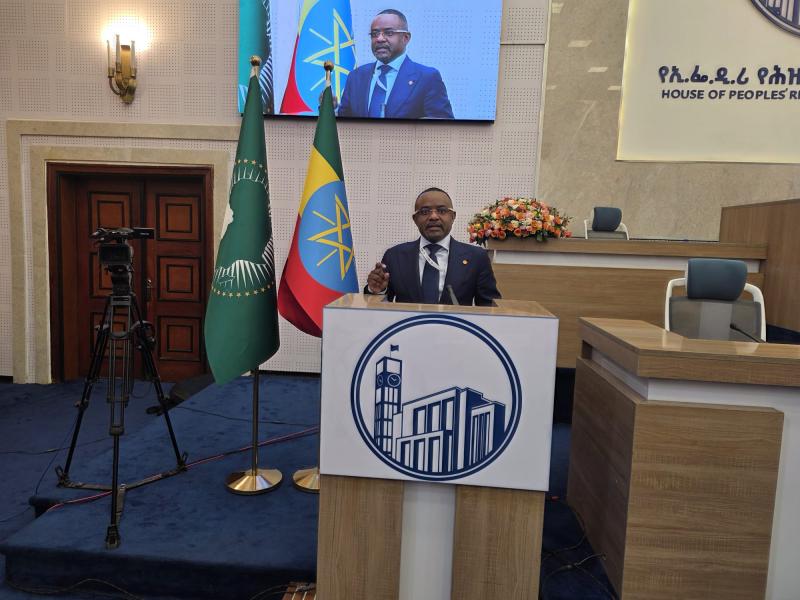 Le sénateur Salomon Kalonda dénonce les coups d&rsquo;état constitutionnels en Afrique
