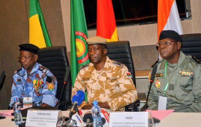 Renforcement de la sécurité commune au Sahel : les chefs de police du Burkina, Mali et Niger unissent leurs forces