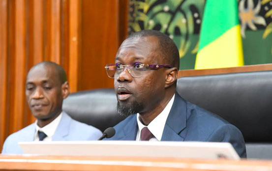 Sonko défie le gouvernement sénégalais avec une motion de censure